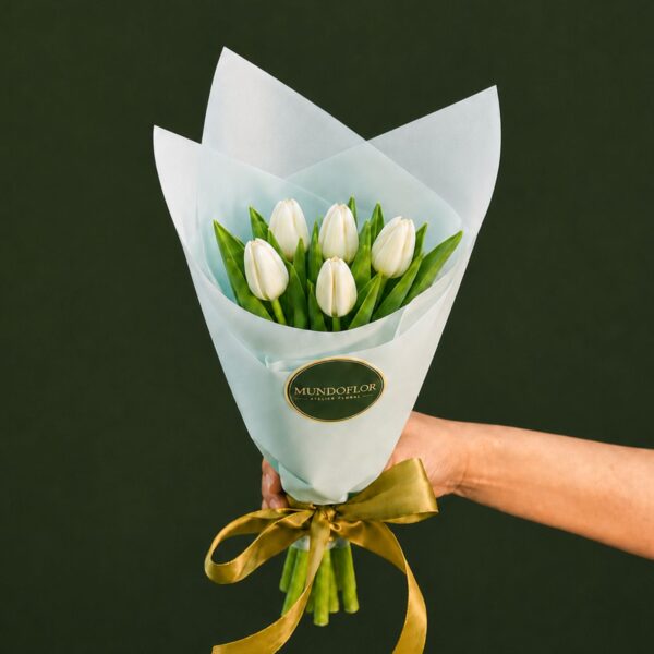 Ramo Tulipanes blancos con ruscus 5 varas