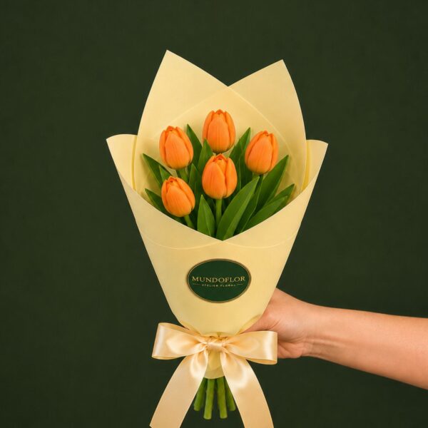 Ramo Tulipanes naranjos con ruscus 5 varas