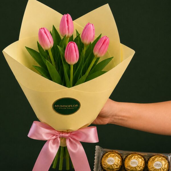 Ramo Tulipanes rosados con ruscus 5 varas + chocolates